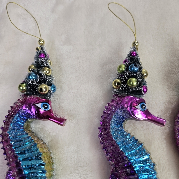 Christmas Ornament seahorse with chritmas tree - Picture 5 of 8